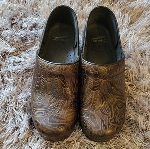 Dark brown embossed dansko size 39